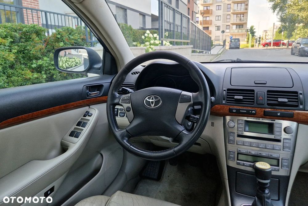 Toyota Avensis - 8
