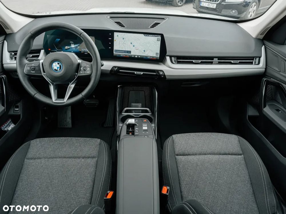 BMW iX1 eDrive20 - 6