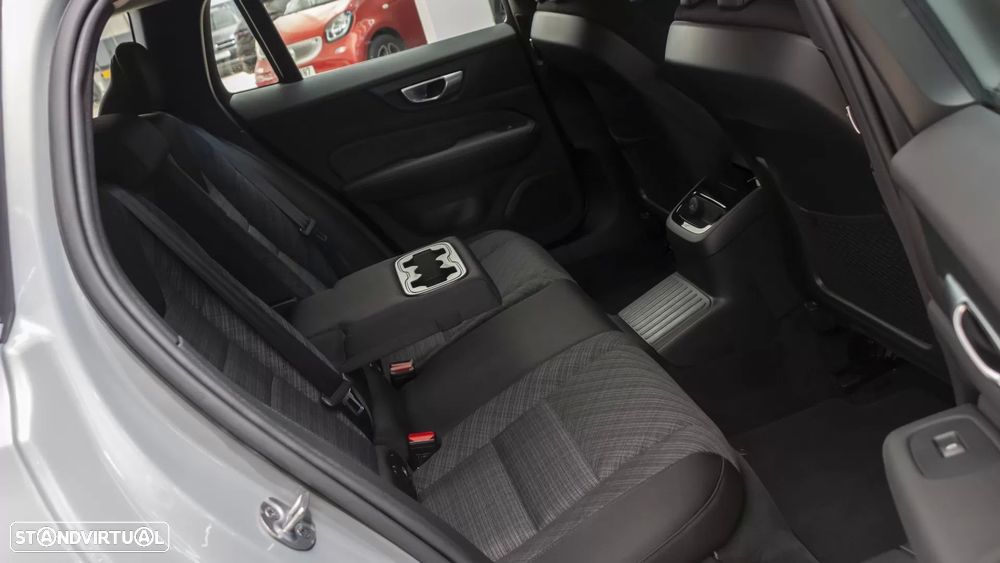 Volvo V60 2.0 T6 AWD TE Essential - 11