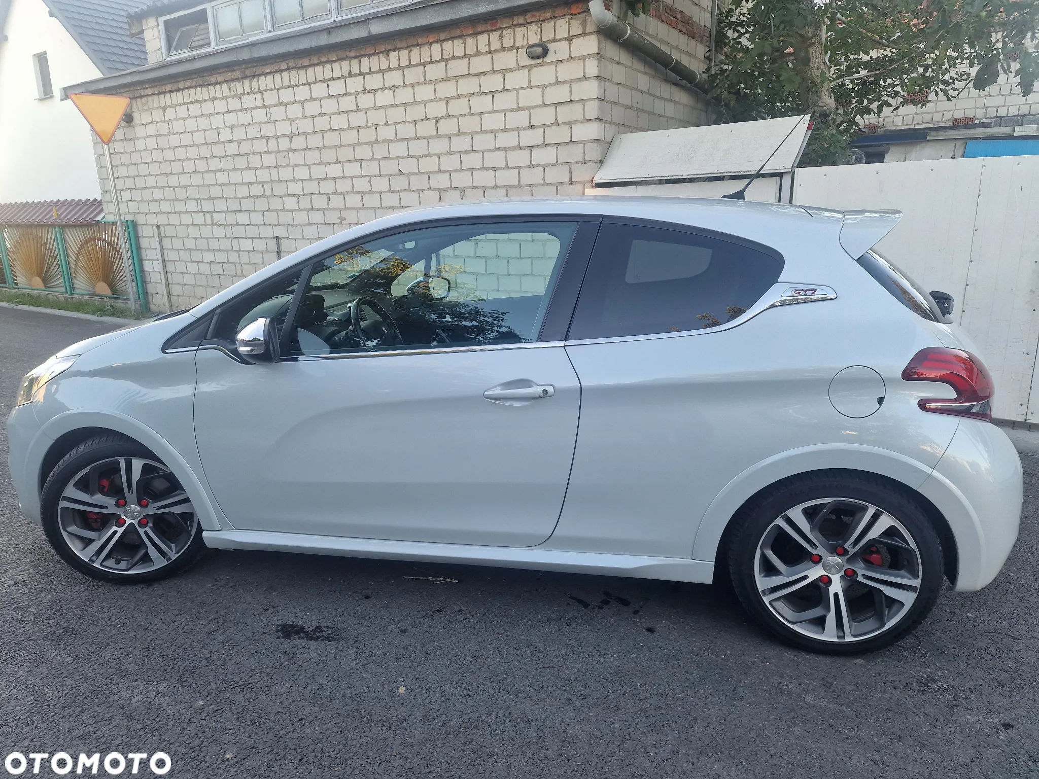 Peugeot 208 THP STOP & START GTi by Sport - 8