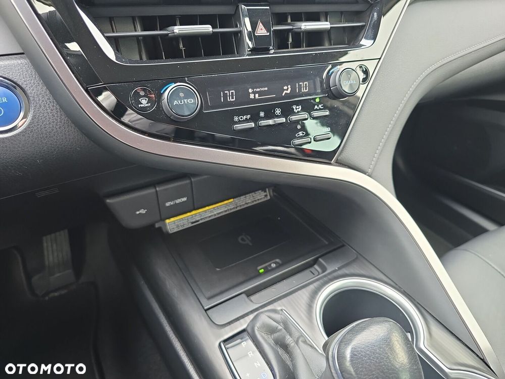 Toyota Camry 2.5 Hybrid Executive CVT - 25