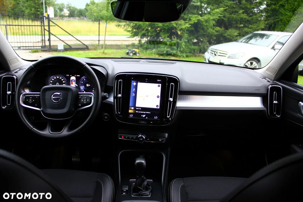 Volvo XC 40 T3 Momentum Pro - 38