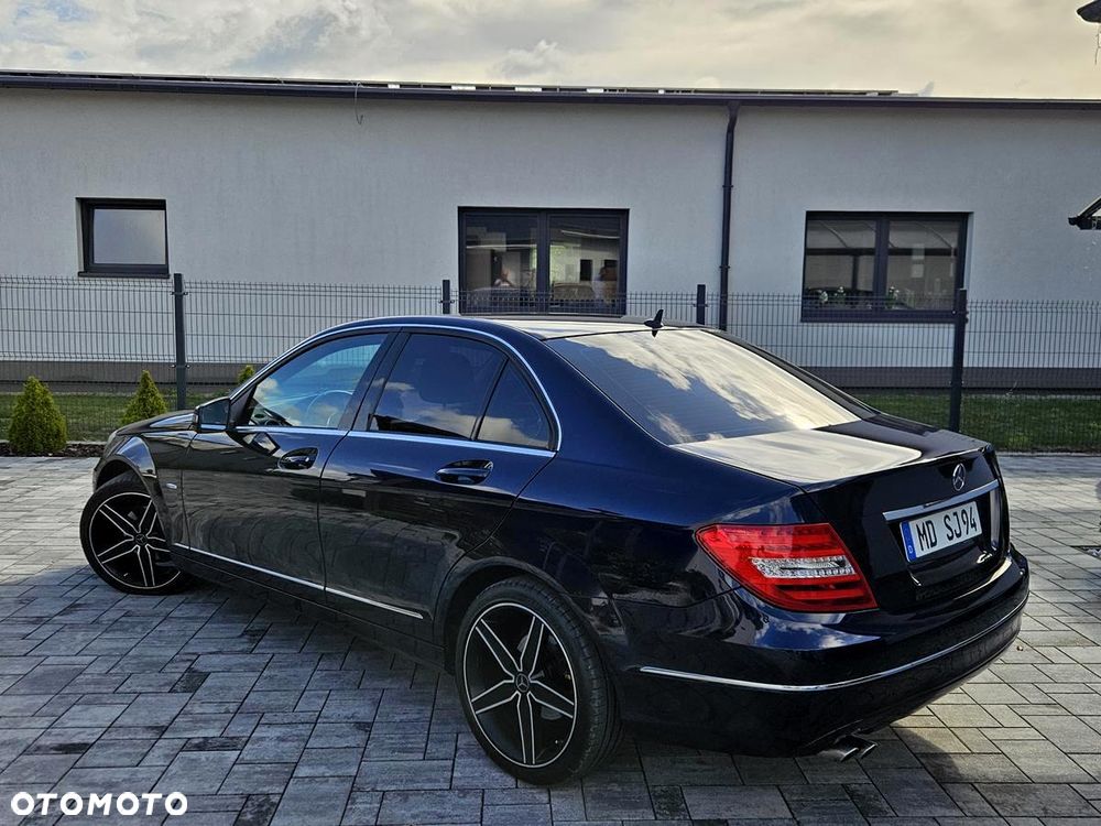 Mercedes-Benz Klasa C 180 CGI BlueEFFICIENCY Avantgarde - 6