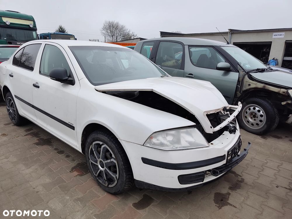 Skoda Octavia 2 II lift 2012 1,6 P 2006 r. 2,0 D na części podsufitka drzwi szyby lusterko zamek lampa itp - 8