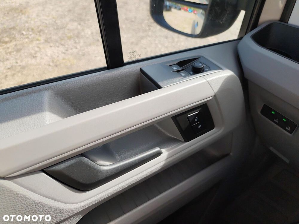 Volkswagen Crafter 35 Furgon z wysokim dachem silnik: 2,0 l EU6 SCR 177 KM, przedni 8-bieg.automatyczna, r.o : 4490 mm - 24