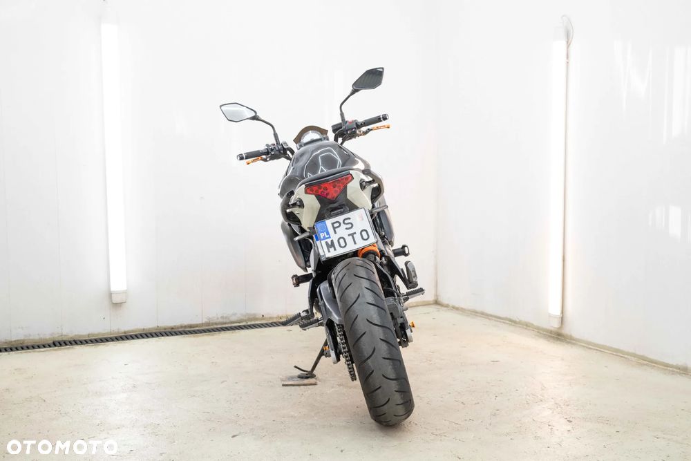 Kawasaki ER - 8