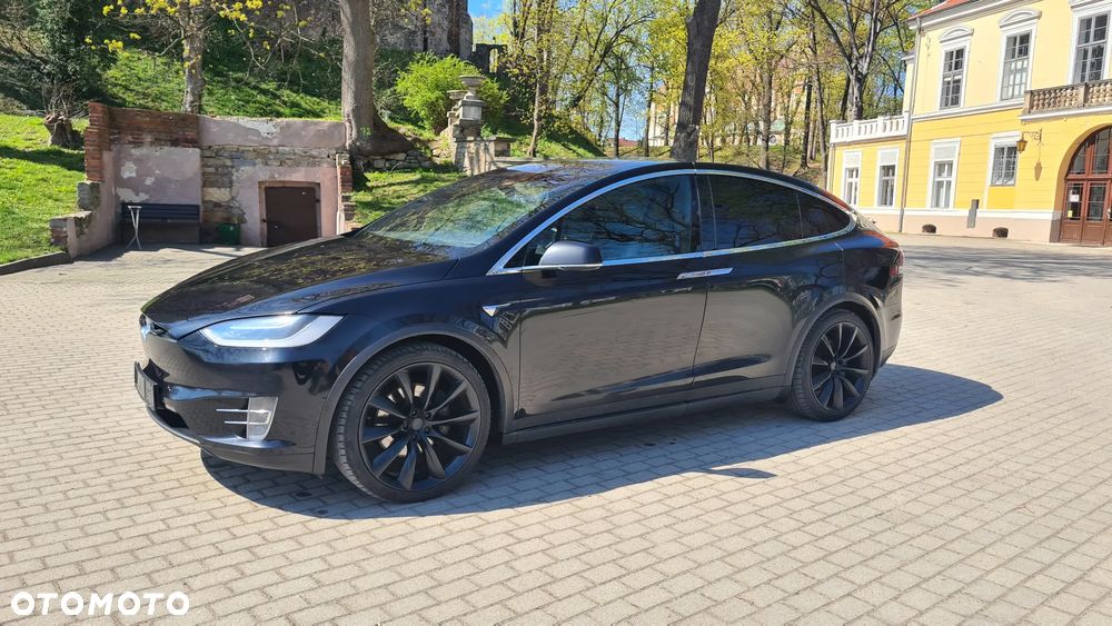 Tesla Model X - 5
