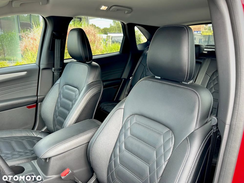 Ford Escape 2.0 EcoBoost AWD Titanium - 24