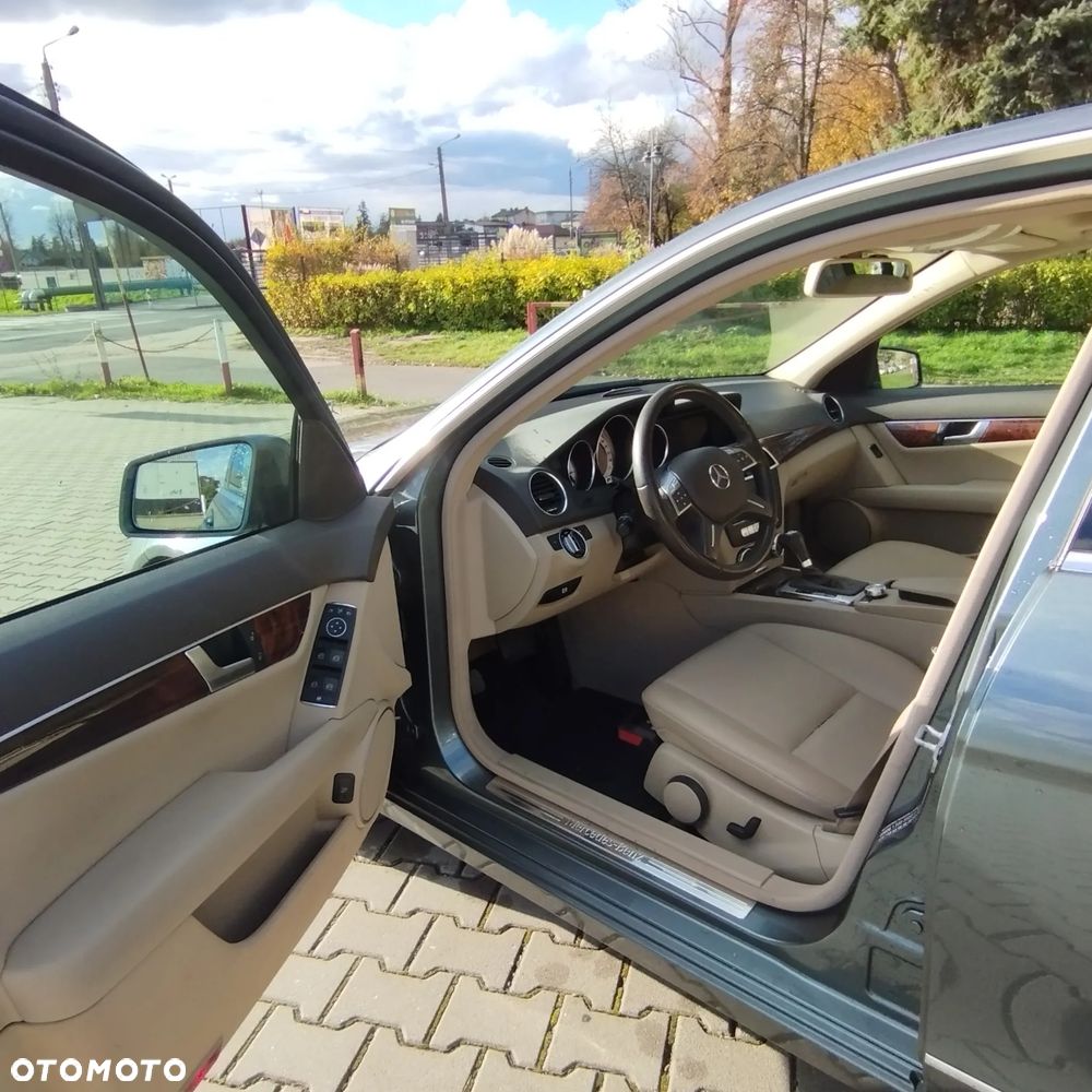 Mercedes-Benz Klasa C 250 CGI BlueEff Elegance - 5