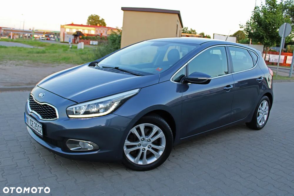 Kia Ceed 1.6 CRDi 128 Dream-Team Edition - 25