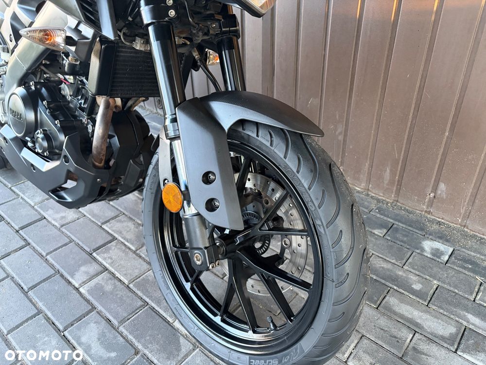 Yamaha MT - 12