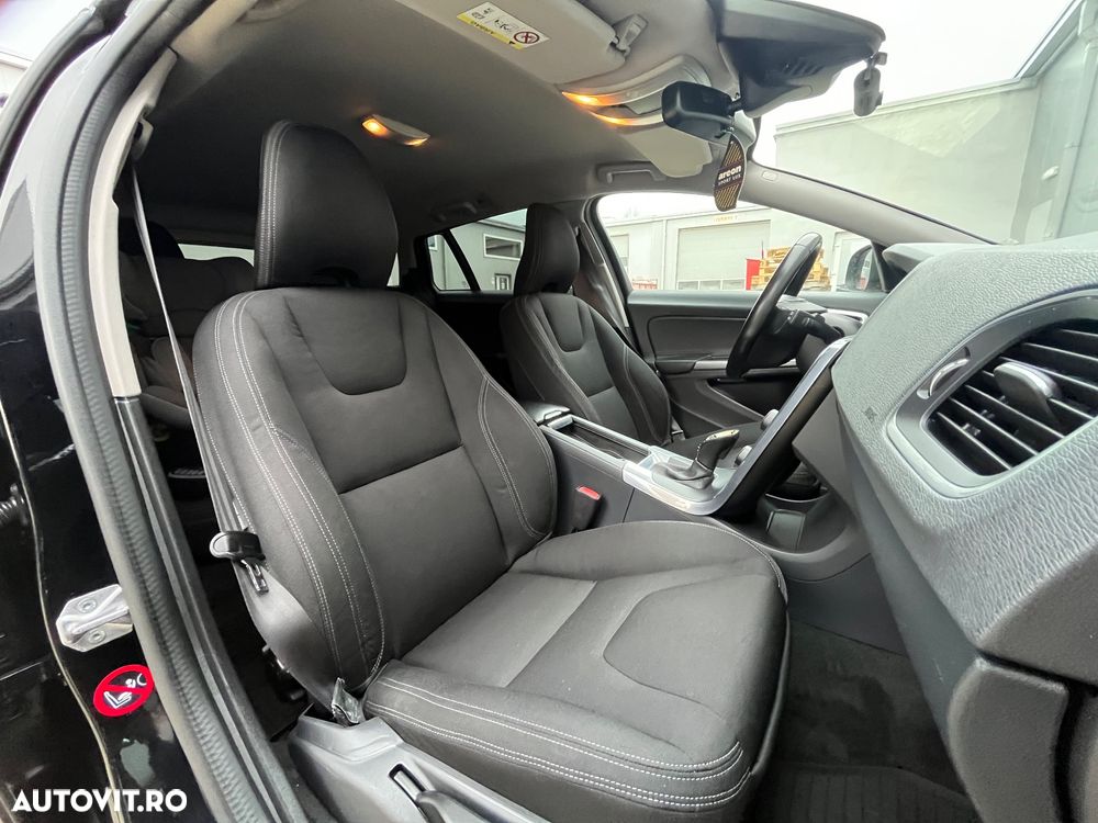 Volvo V60 D4 Momentum - 16