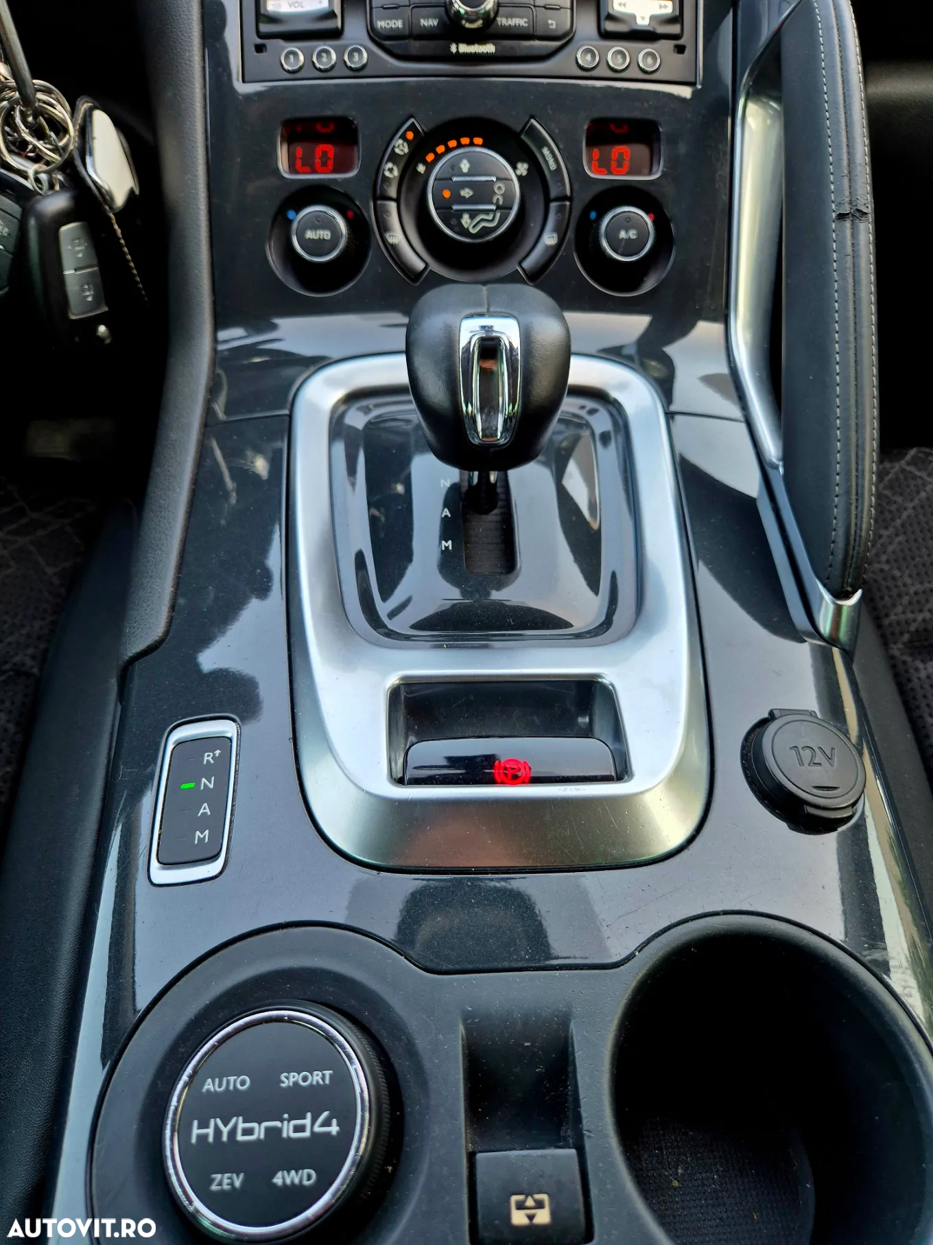 Peugeot 3008 Hybrid4 - 13