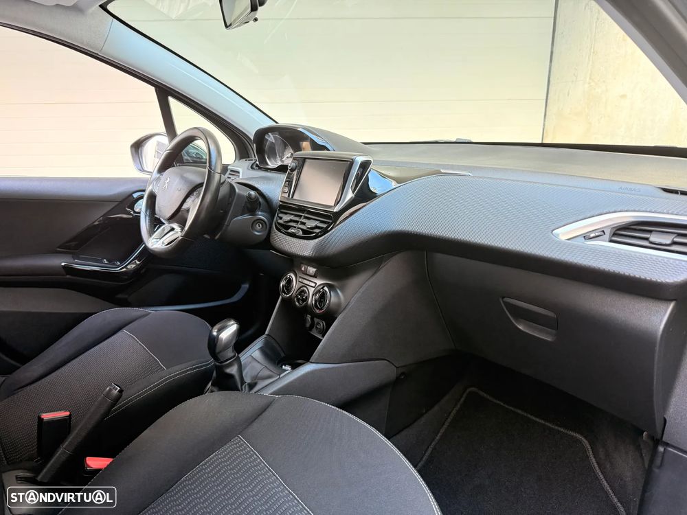 Peugeot 208 1.2 PureTech Style - 22