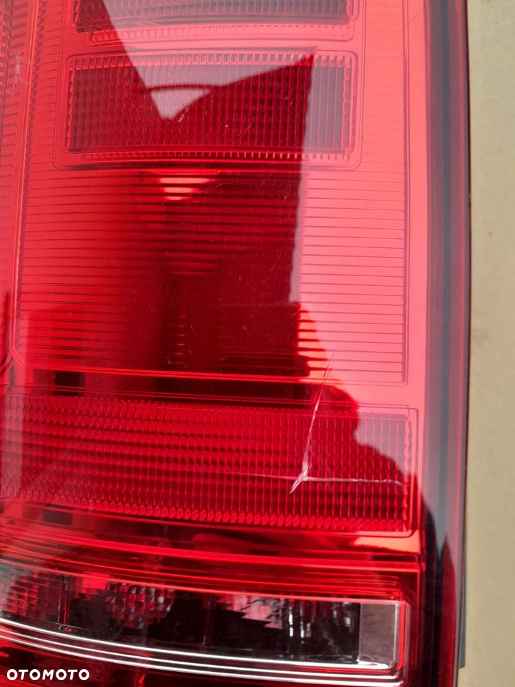 Vw T5 lampa tył lewa uszkodzona - 2