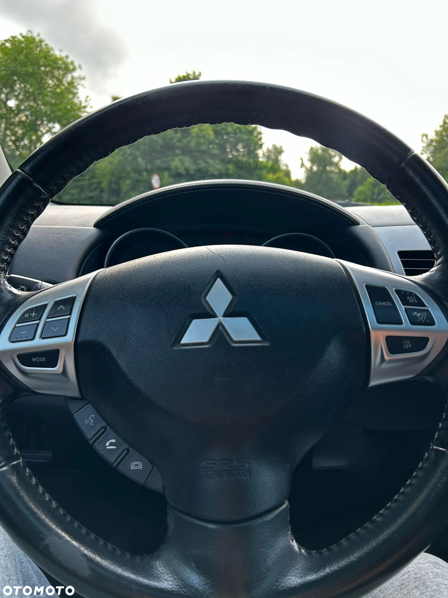Mitsubishi Outlander - 21