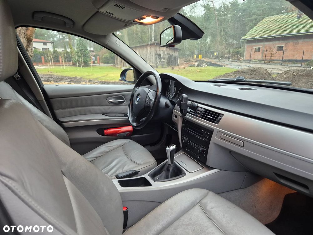 BMW Seria 3 325i - 10