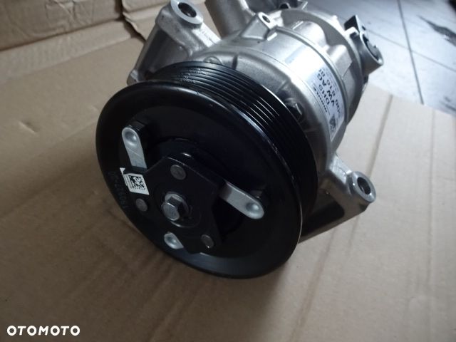 Kompresor klimatyzacji VW Touran III 5Q0816803J - 3