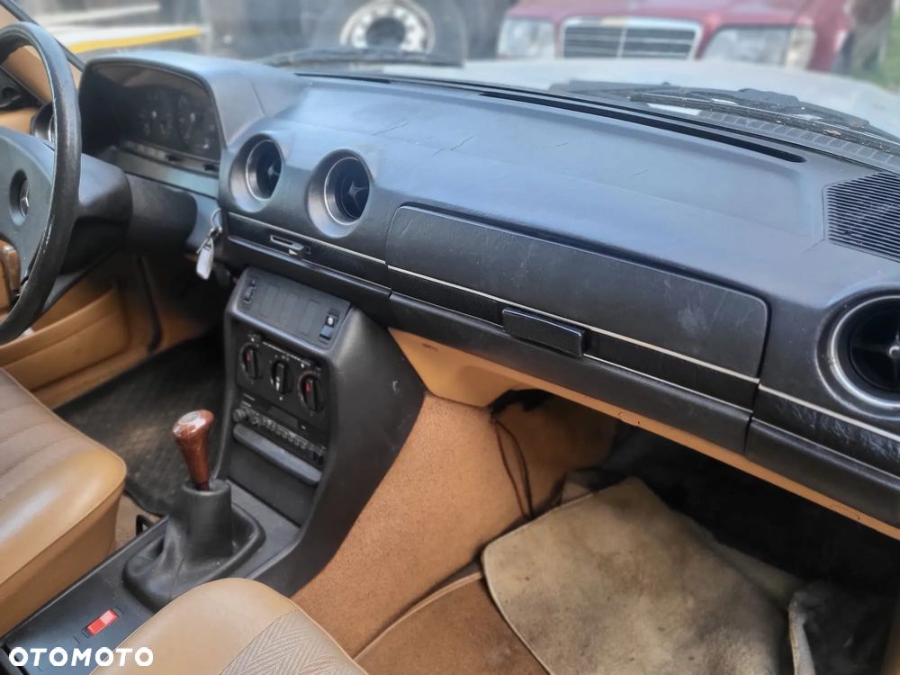 Mercedes-Benz W123 - 14