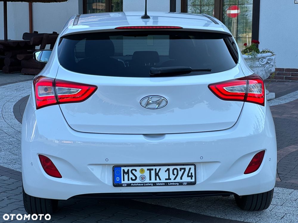 Hyundai i30 1.6 CRDi Fifa World Cup Edition - 11