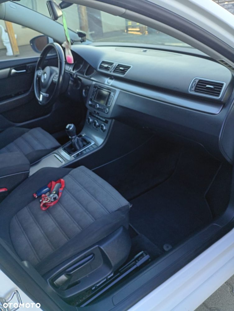 Volkswagen Passat - 8