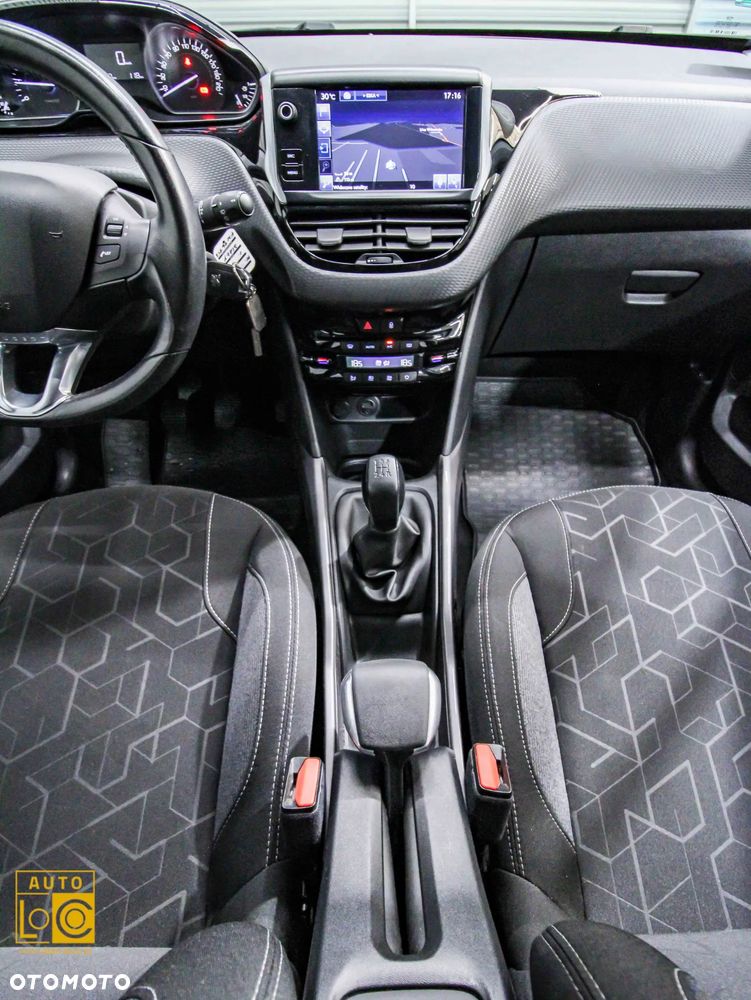 Peugeot 2008 1.2 Pure Tech Allure S&S - 16