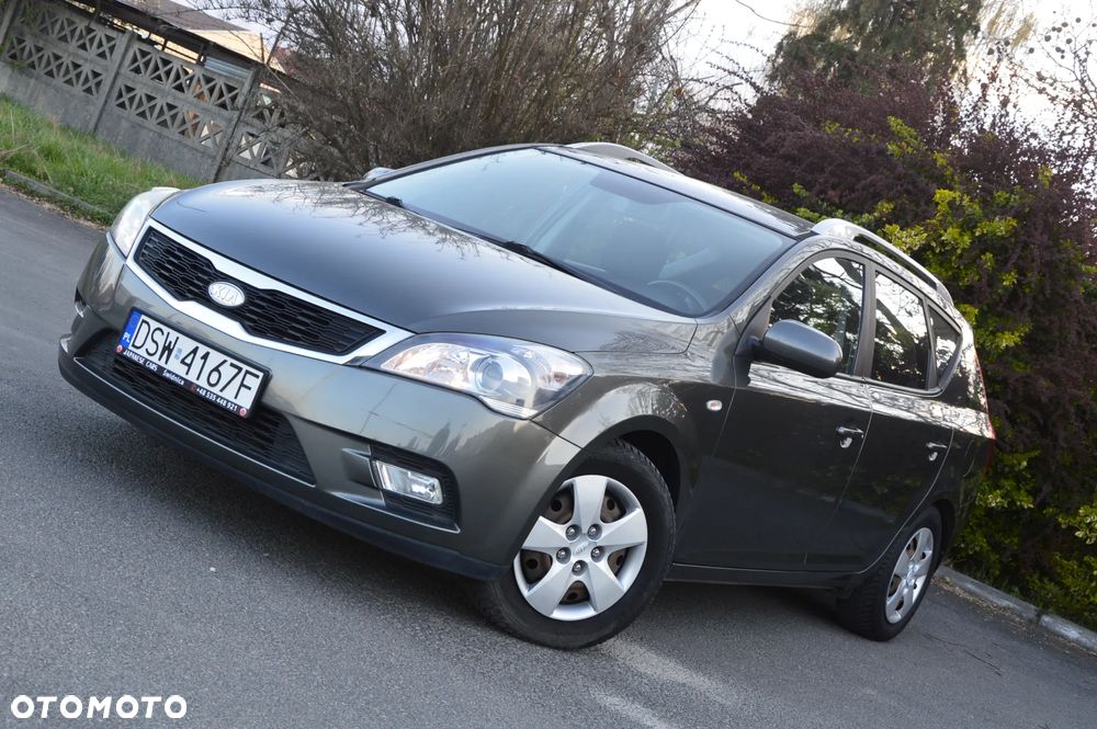 Kia Ceed 1.4 CVVT Dream-Team Edition - 2