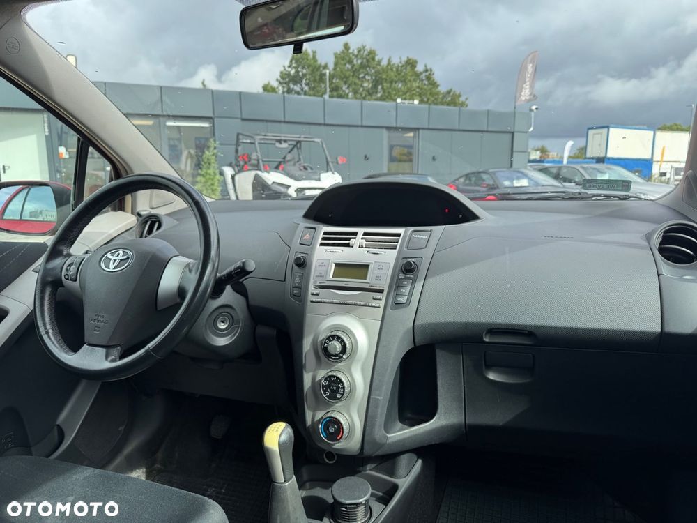 Toyota Yaris 1.3 - 13