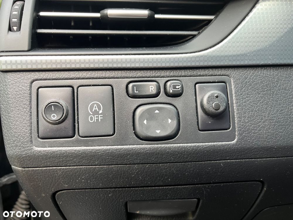 Toyota Avensis 2.0 D-4D Prestige - 12