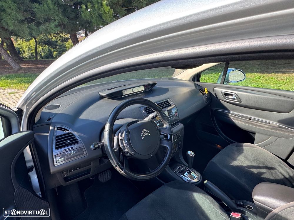 Citroën C4 Coupe HDi 110 FAP EGS6 Tendance - 15