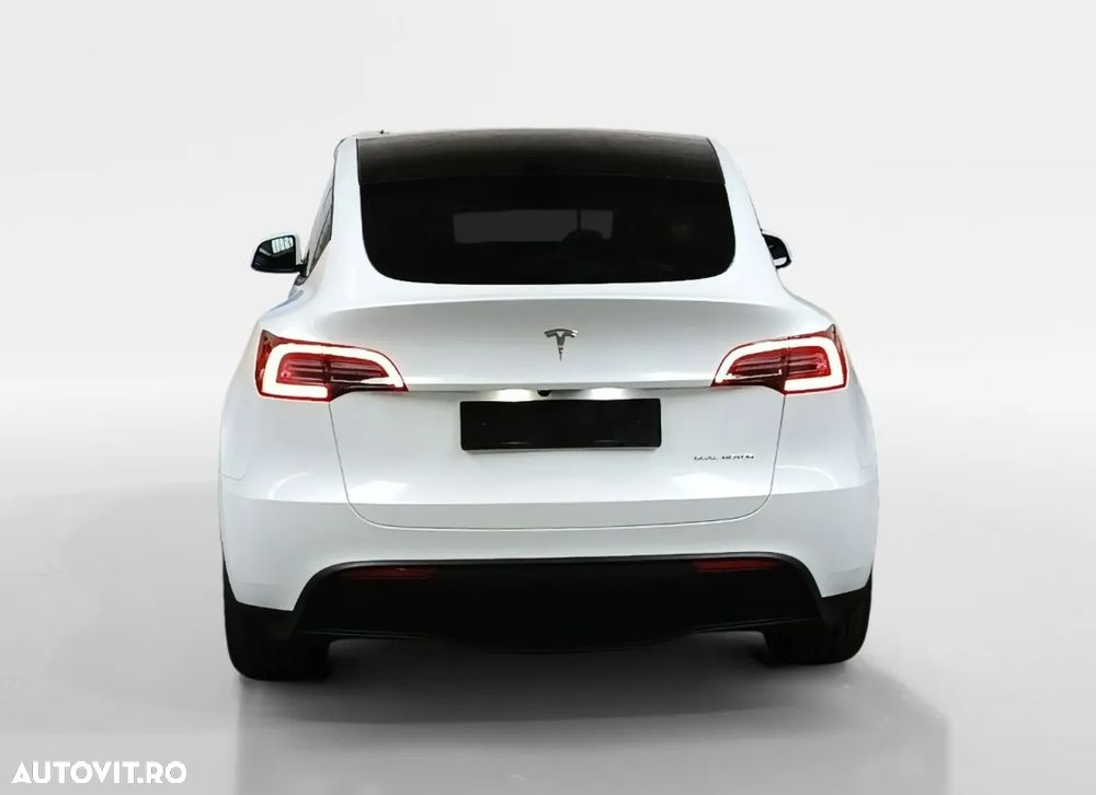 Tesla Model Y - 5