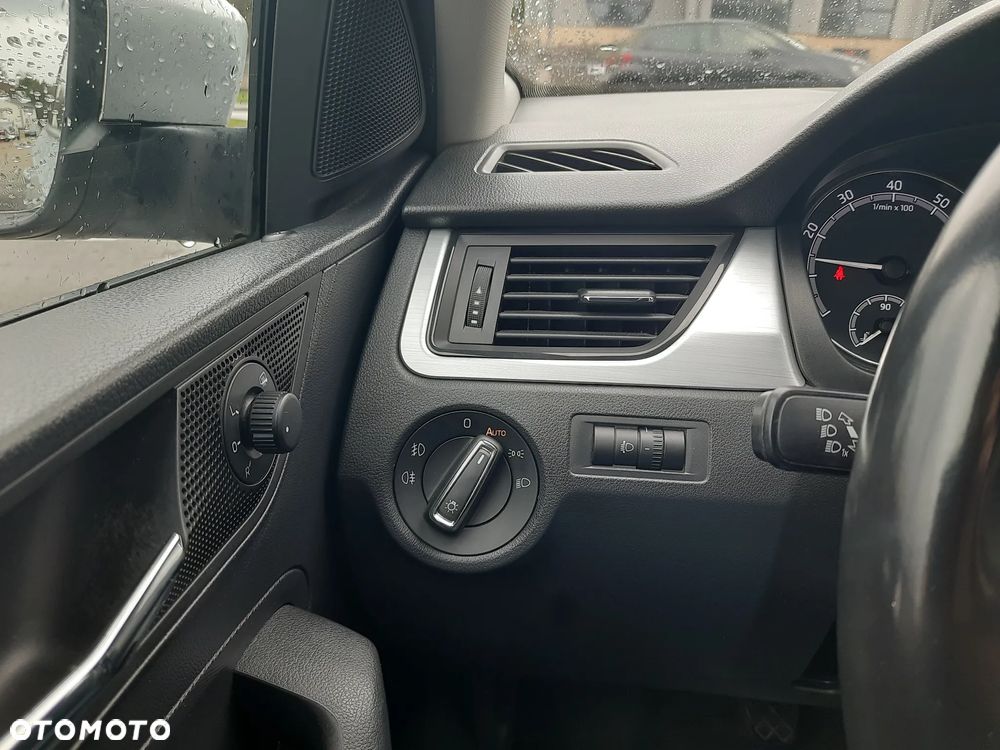 Skoda RAPID 1.0 TSI Ambition - 12