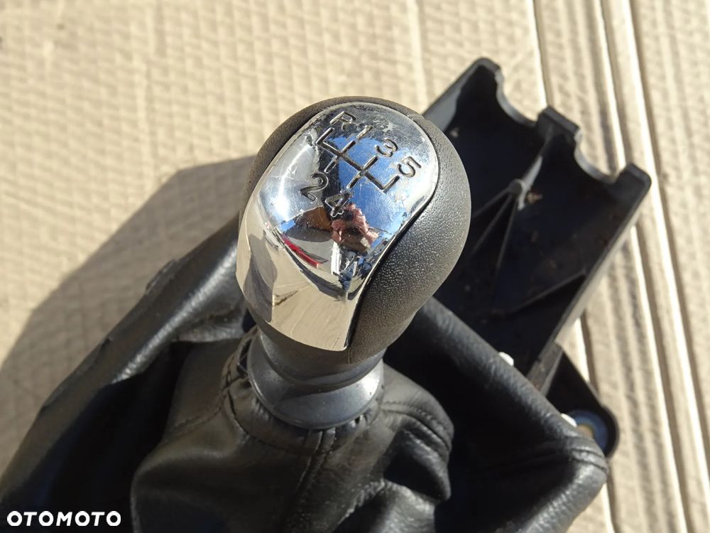 GAŁKA ZMIANY BIEGÓW MIESZEK MECHANIZM LEWAREK OPEL VECTRA C SIGNUM 5 BIEGÓW - 4