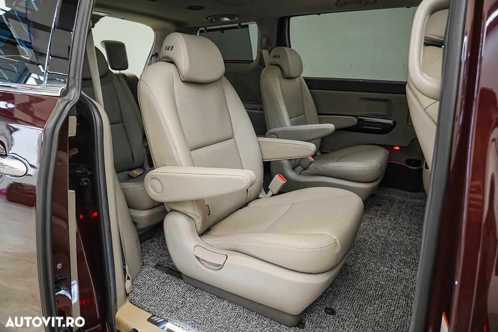 Kia Carnival - 16