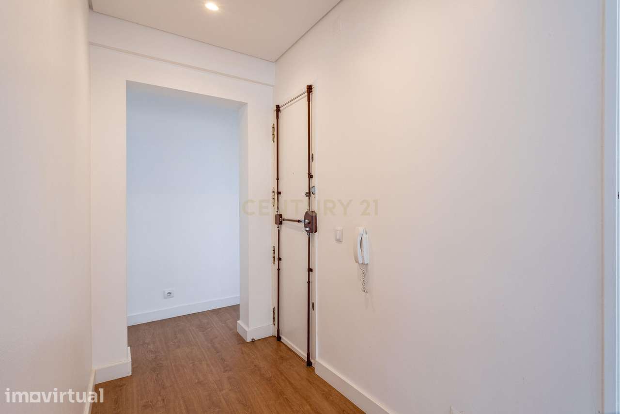 Apartamento T3 na Urbanização da Portela para arrendamento. - Grande imagem: 3/25