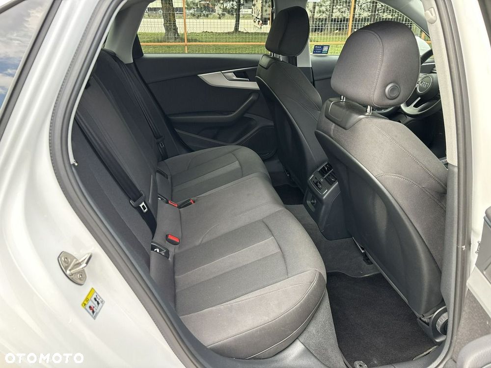 Audi A4 Limousine 35 TFSI mHEV Advanced S tronic - 17