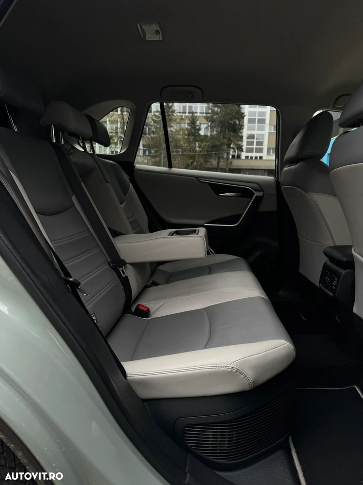 Toyota RAV4 2.5 4x4 Lounge - 13