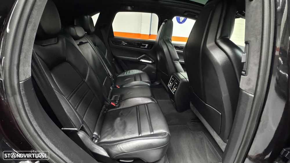 Porsche Cayenne Turbo - 17