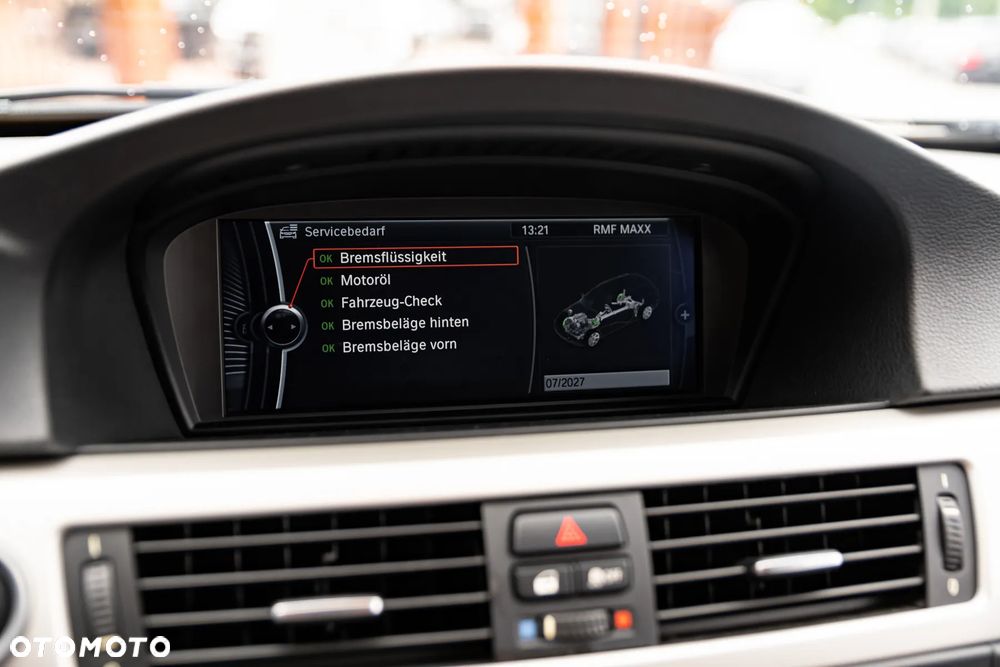 BMW Seria 3 325i xDrive Edition Exclusive - 38