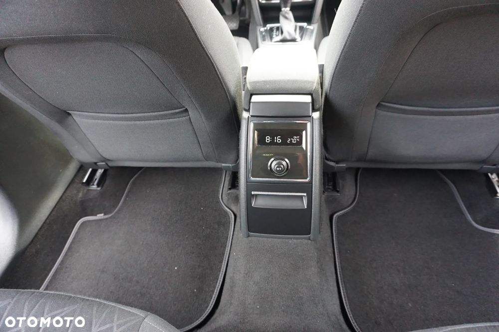 Skoda Superb 2.0 TDI DSG FAMILY - 30
