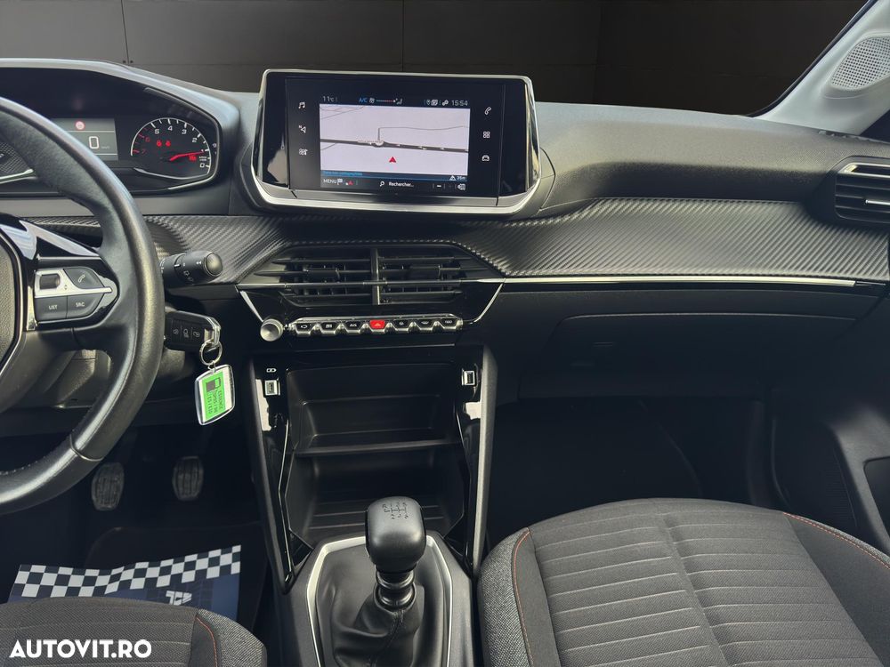 Peugeot 208 PureTech 100 Business - 9