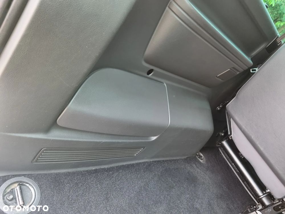 Volkswagen Caravelle - 24