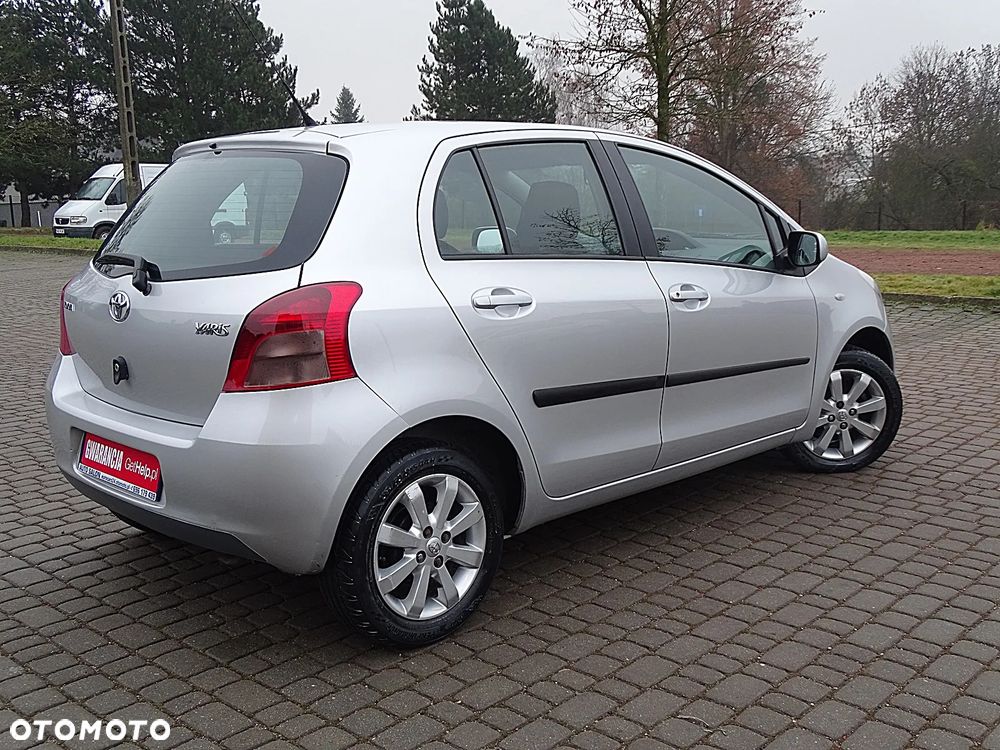 Toyota Yaris 1.3 Luna Premium - 4