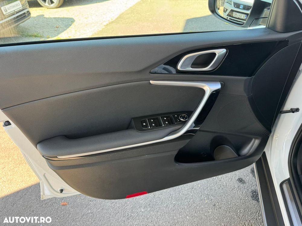 Kia XCeed 1.6 GDI 6DCT PHEV Vision - 17