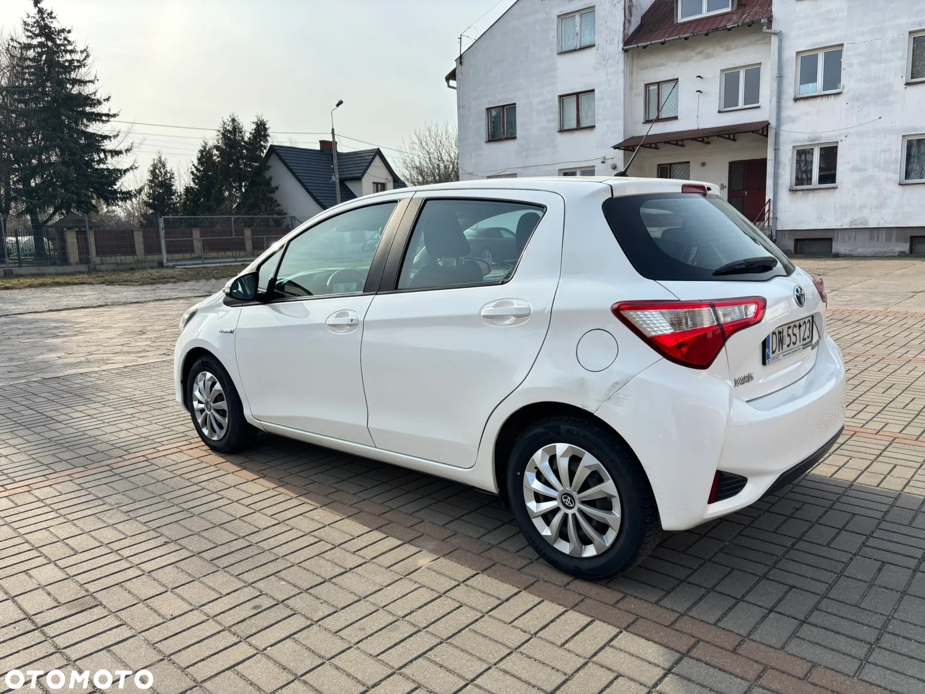 Toyota Yaris Hybrid 100 Premium - 7