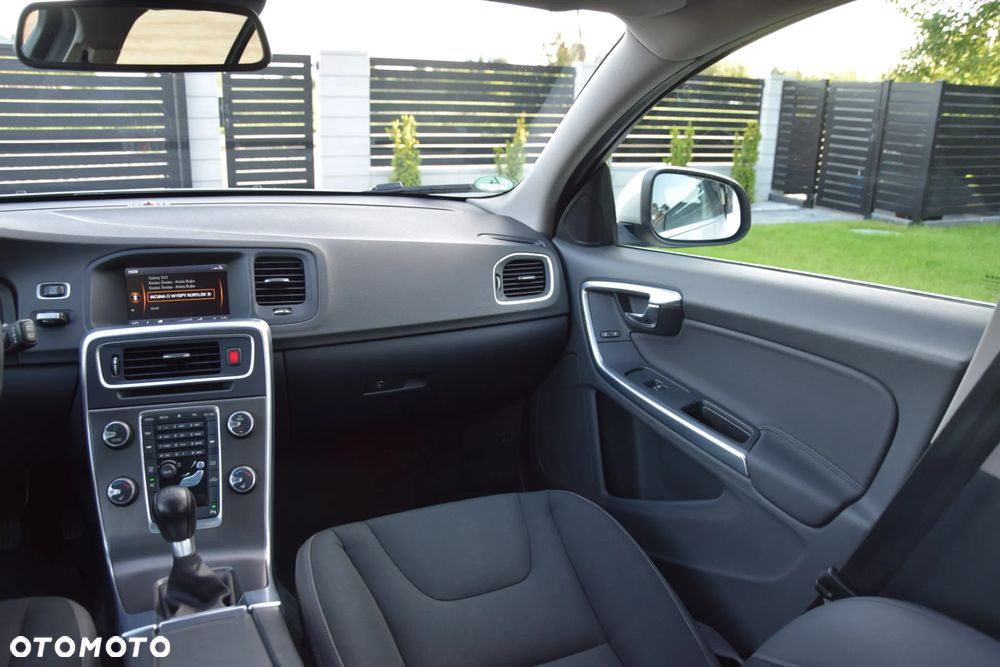 Volvo V60 D3 Momentum - 33