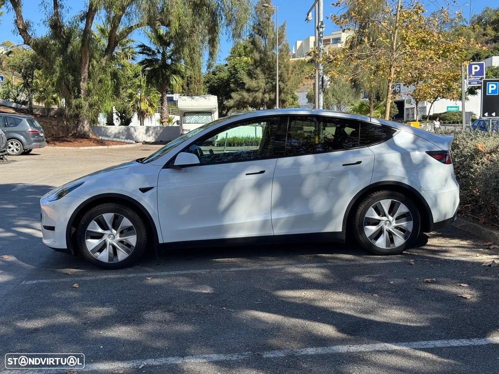 Tesla Model Y - 5