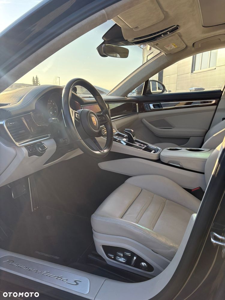 Porsche Panamera Turbo S - 18