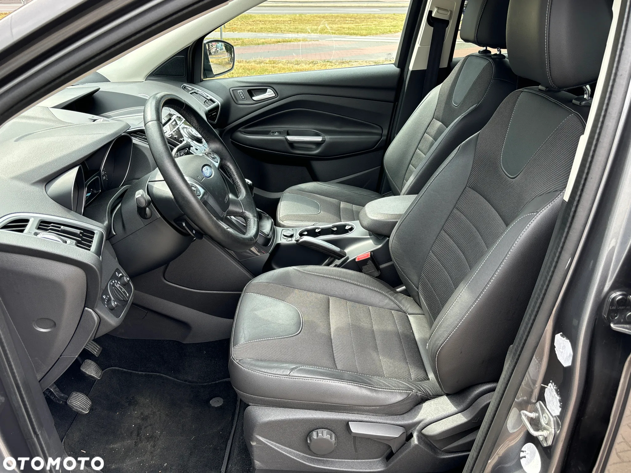 Ford Kuga 2.0 TDCi 2x4 Trend - 24