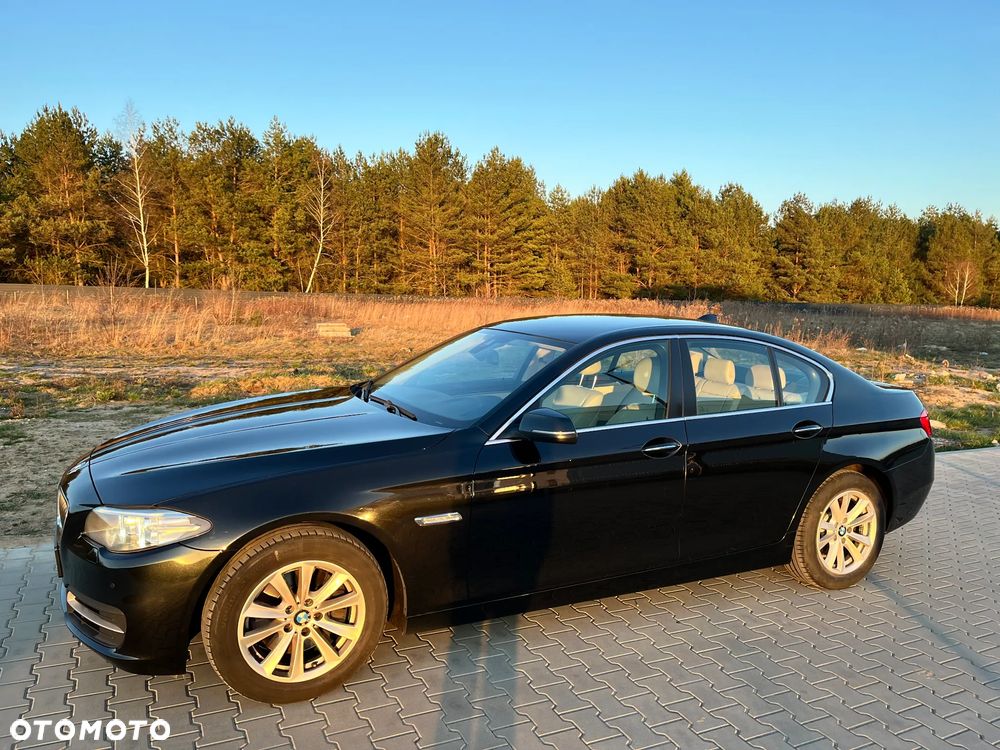 BMW Seria 5 525d xDrive Sport-Aut Luxury Line - 7
